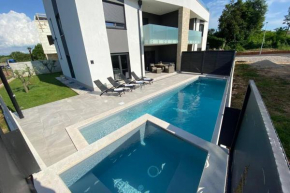 Villa Lighthouse mit Pool und Jacuzzi